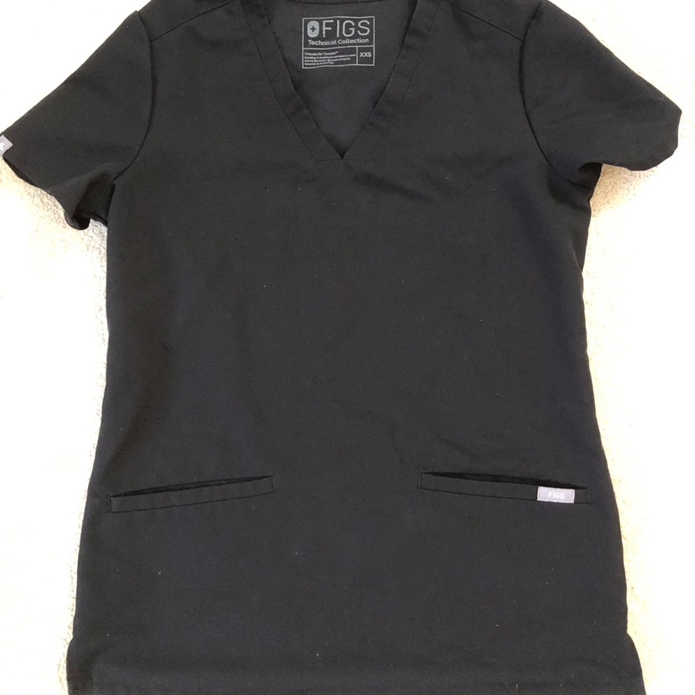 Figs triple pocket scrub top